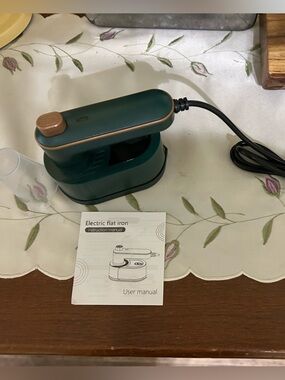 Handheld Mini Electric Garment Steamer - New